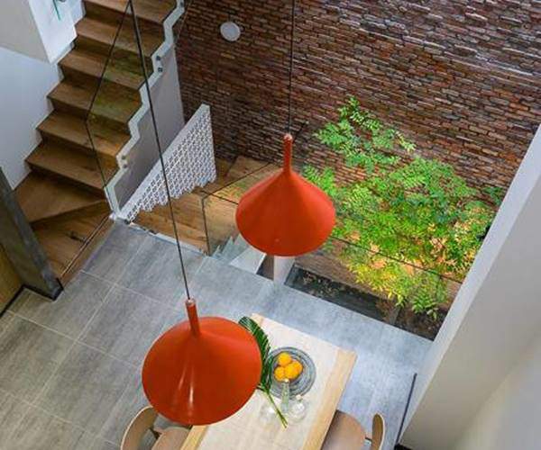 Nhà chính hướng Tây