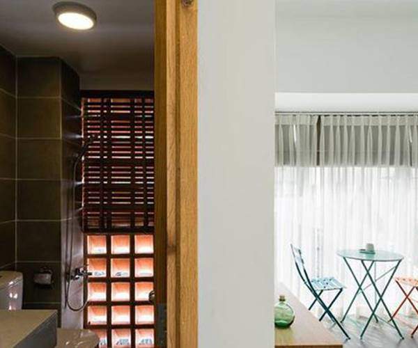 Nhà chính hướng Tây