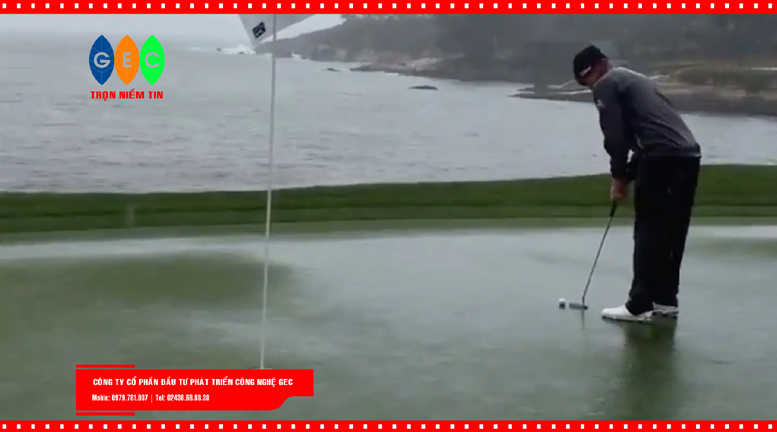 chơi golf dưới trời mưa